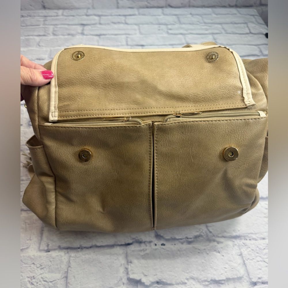 Johomviin Vegan Leather Diaper Bag- Doubling as a Travel Bag or Backpack. - Picture 9 of 15